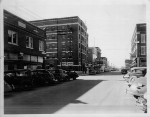 The Mac is on the left in this photo from 1942